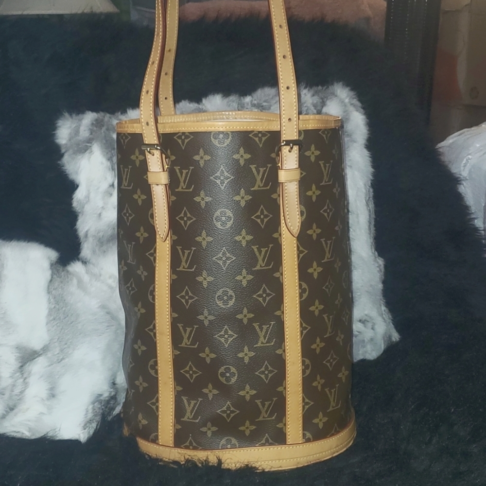 LOUIS VUITTON  BUCKET GM